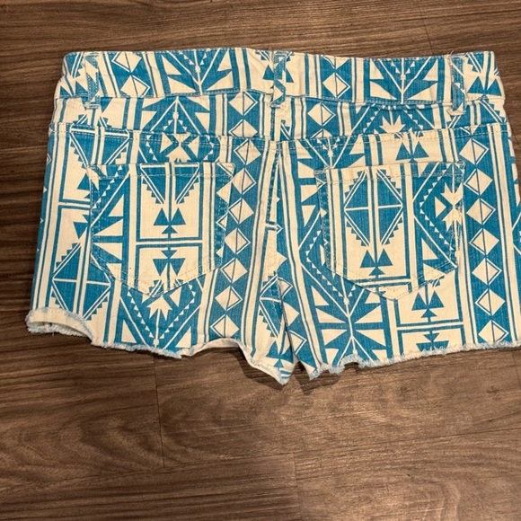 Forever 21 Blue Aztec Print Cutoff Denim Shorts – Size 29 - Picture 3 of 5
